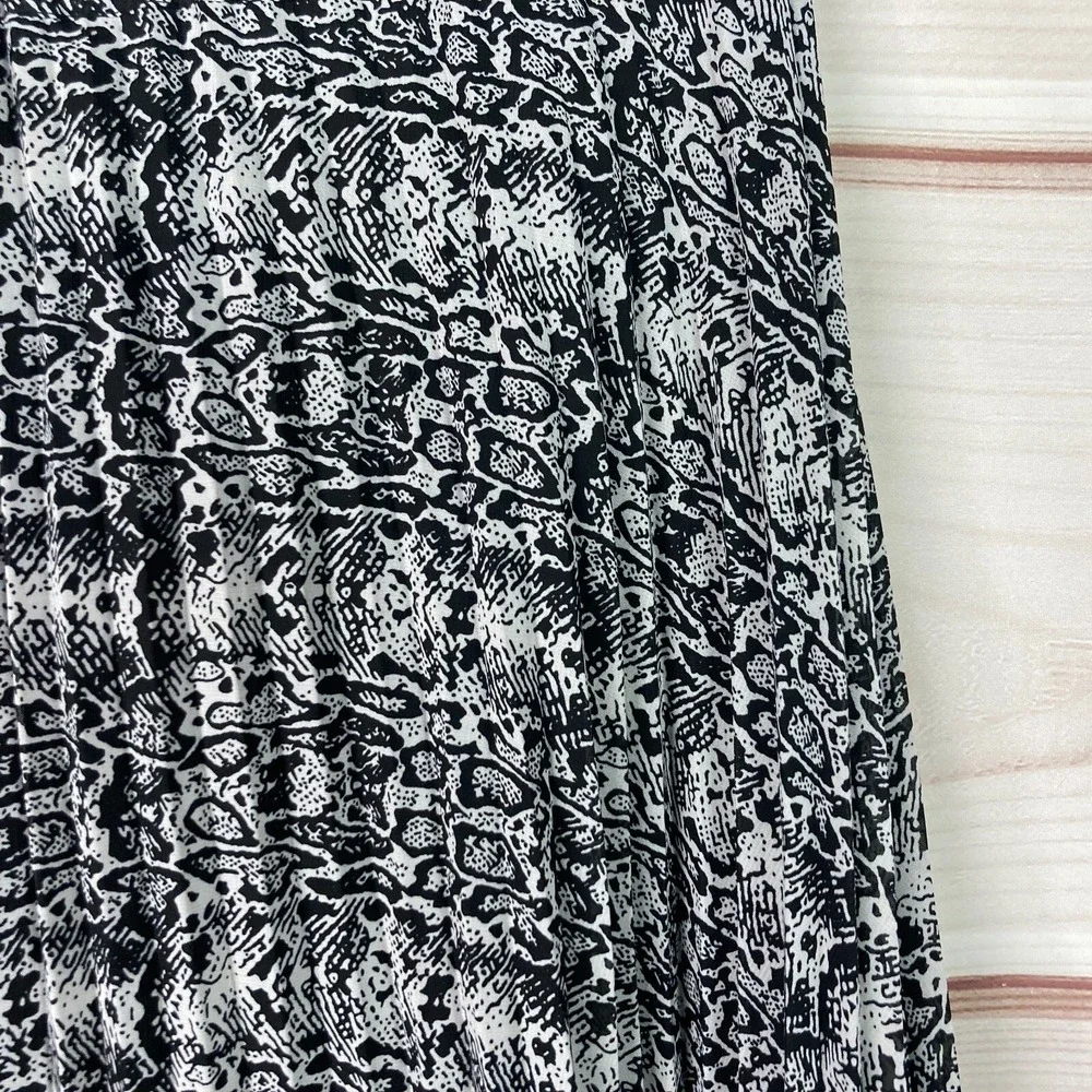 WD.NY Skirt Womens 2X Crinkle‎ A-Line Midi Pull On Elastic Waist Black Geometric